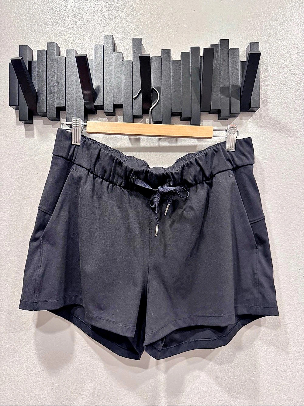 Lululemon On The Fly Short *Woven 2.5" Athletic Shorts Black 10 Like New